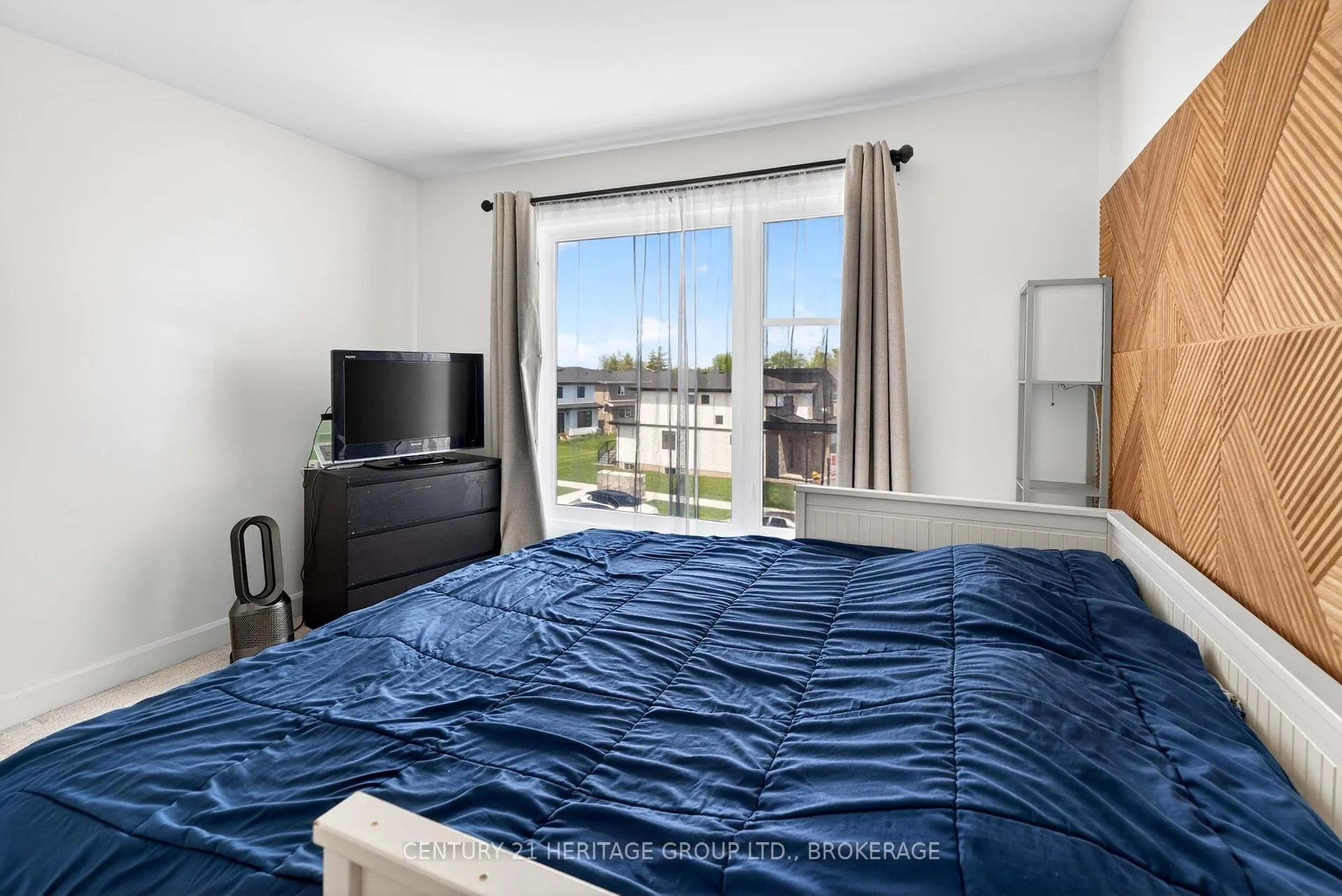 Photo 32 of 189 Superior Drive, Loyalist, Amherstview — HOMEH