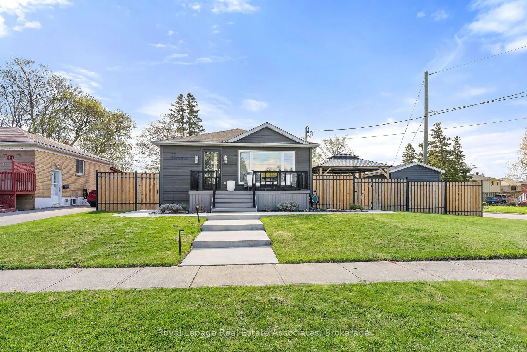 Photo 2 of 37 Windsor Road, Halton Hills, Georgetown — HOMEH