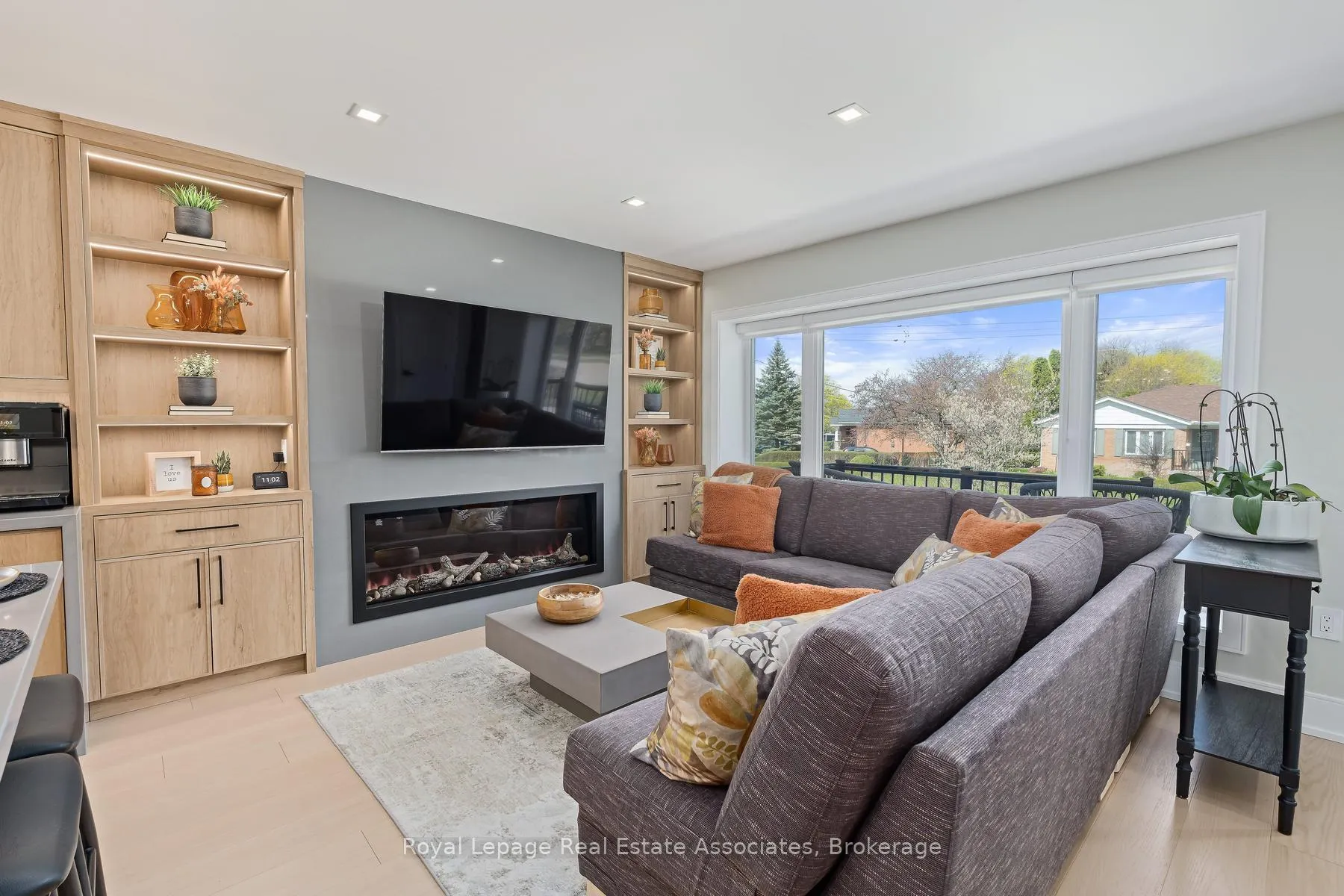 Photo 5 of 37 Windsor Road, Halton Hills, Georgetown — HOMEH