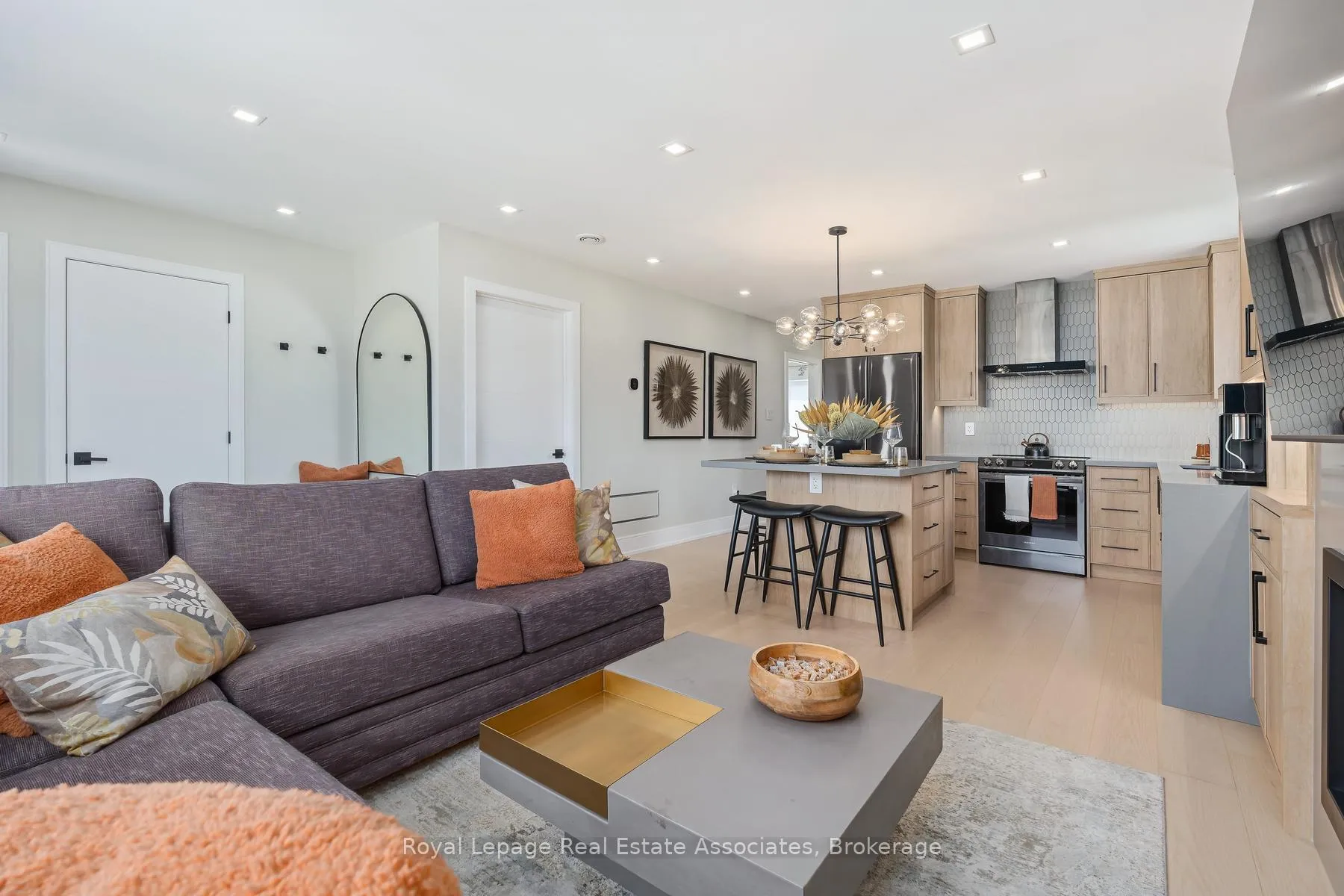 Photo 7 of 37 Windsor Road, Halton Hills, Georgetown — HOMEH