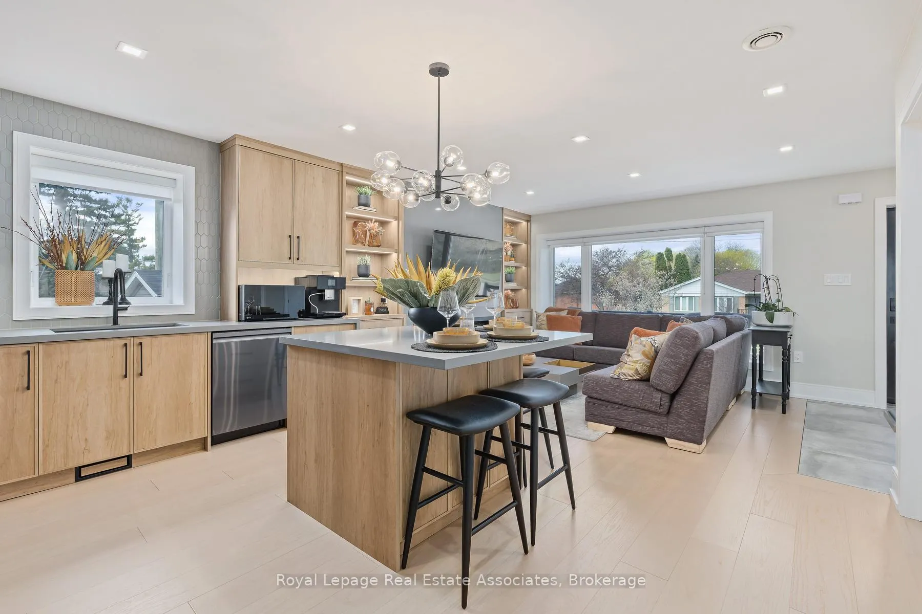 Photo 10 of 37 Windsor Road, Halton Hills, Georgetown — HOMEH