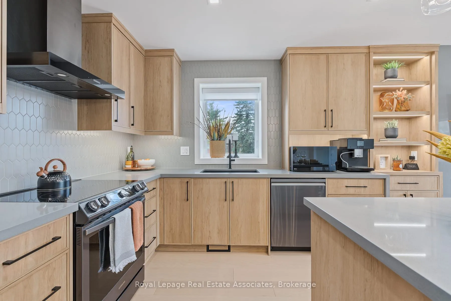 Photo 11 of 37 Windsor Road, Halton Hills, Georgetown — HOMEH