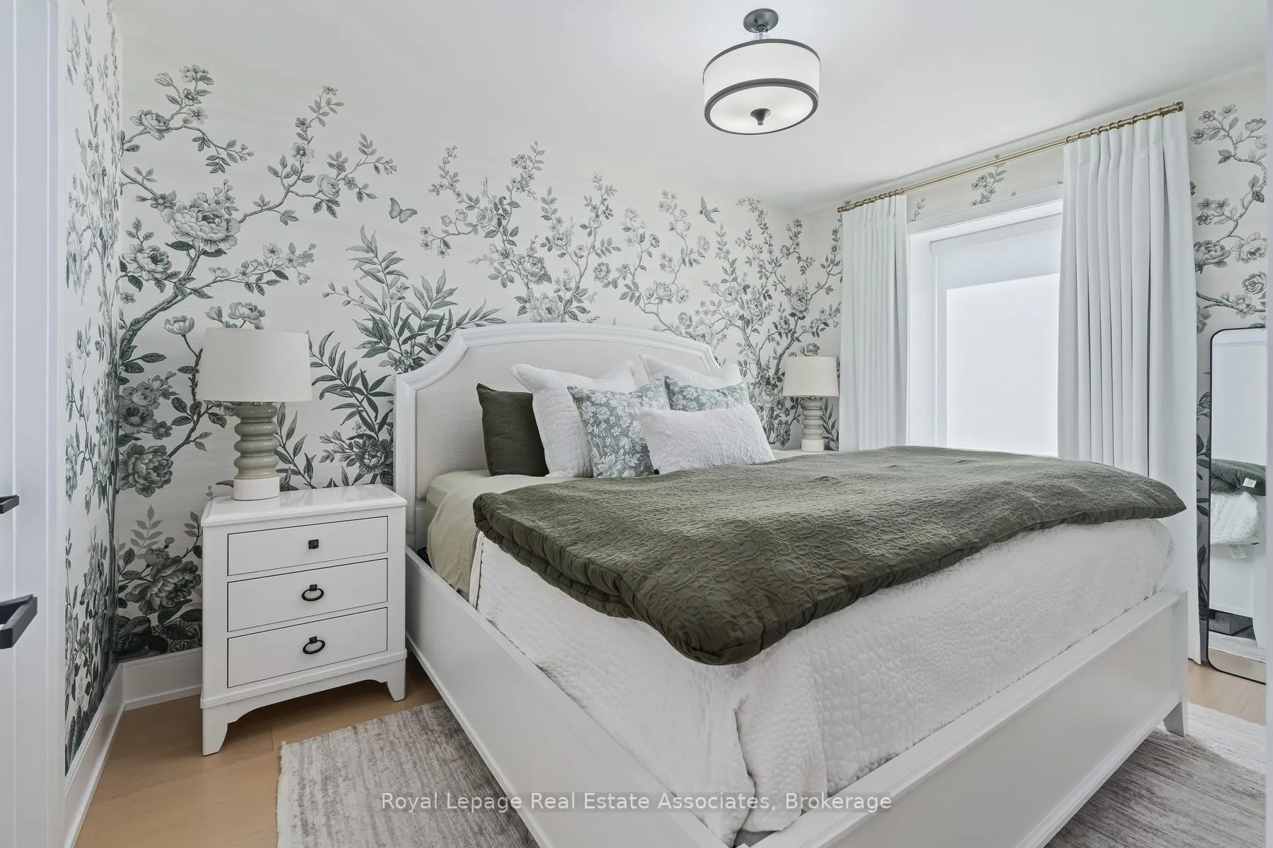 Photo 12 of 37 Windsor Road, Halton Hills, Georgetown — HOMEH
