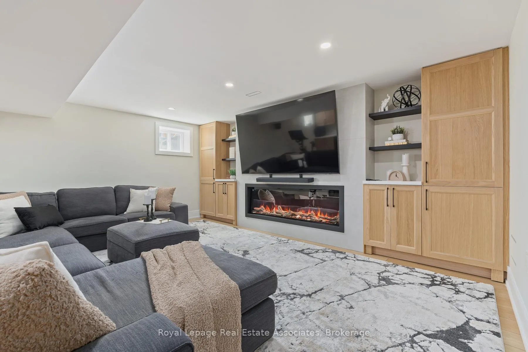 Photo 20 of 37 Windsor Road, Halton Hills, Georgetown — HOMEH