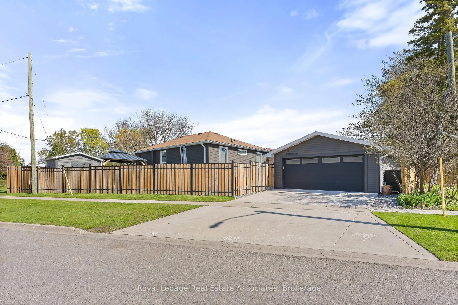 Photo 31 of 37 Windsor Road, Halton Hills, Georgetown — HOMEH