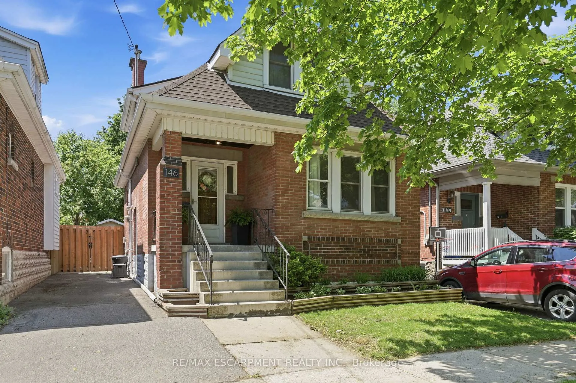 Photo 2 of 146 Park Row S, Hamilton, Delta — HOMEH