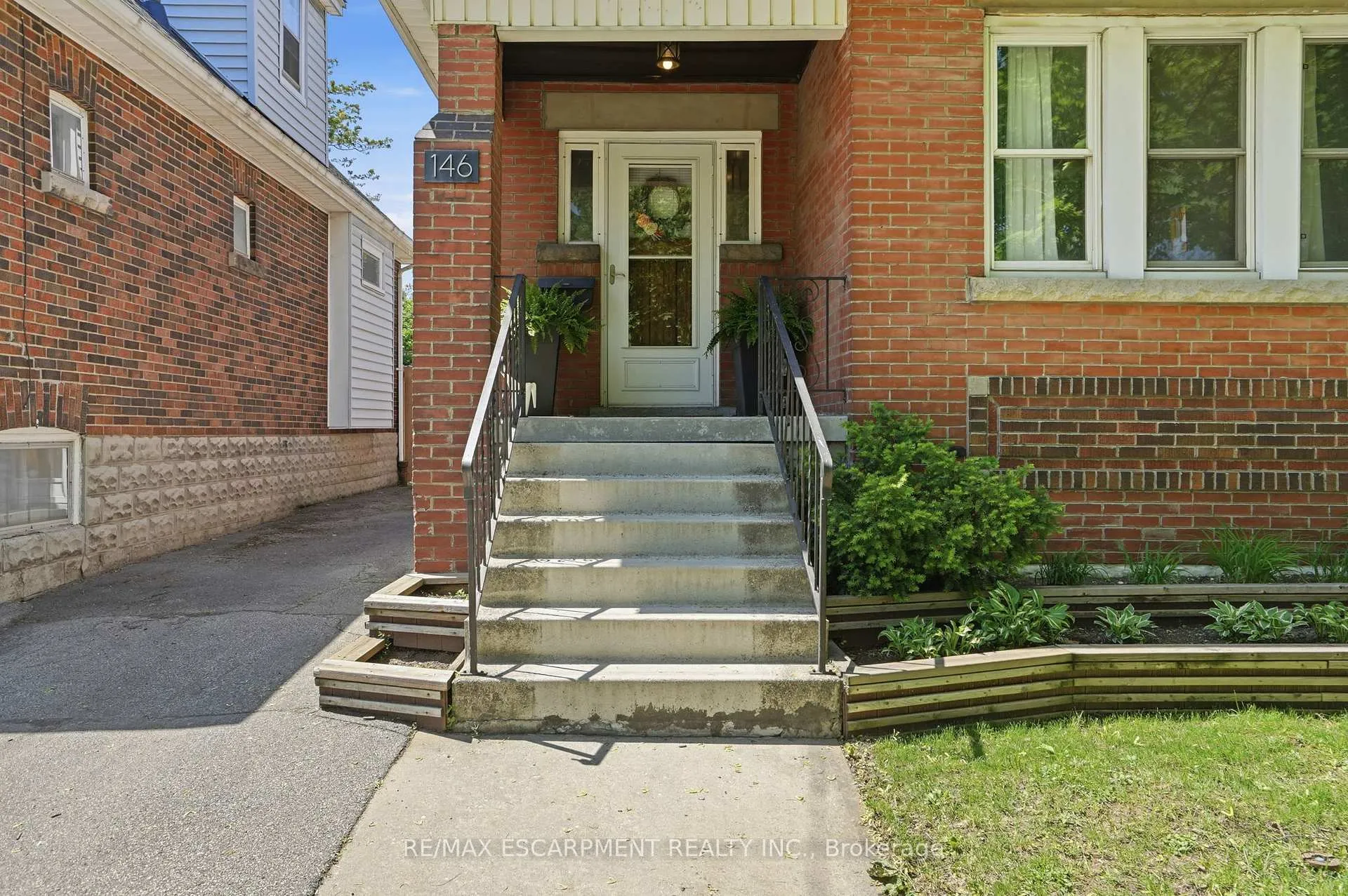 Photo 3 of 146 Park Row S, Hamilton, Delta — HOMEH