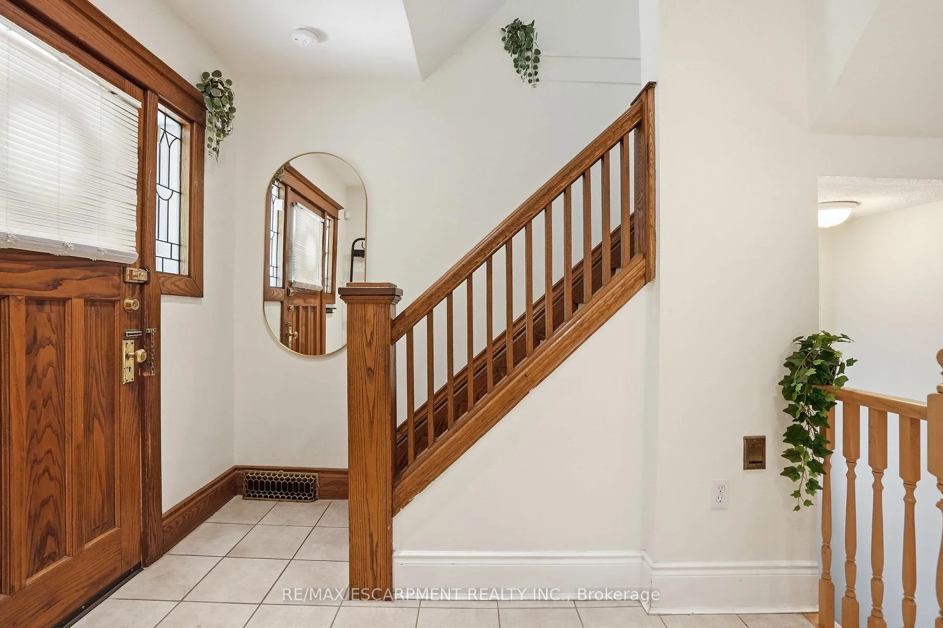 Photo 5 of 146 Park Row S, Hamilton, Delta — HOMEH