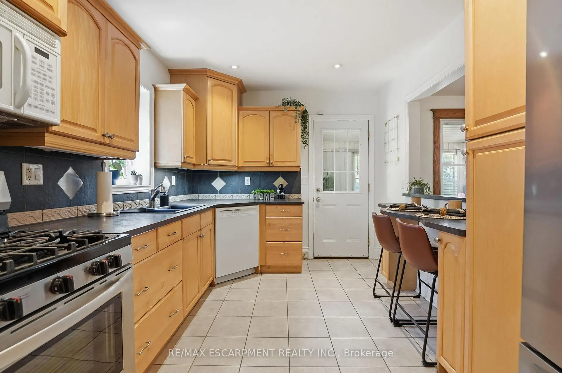 Photo 14 of 146 Park Row S, Hamilton, Delta — HOMEH