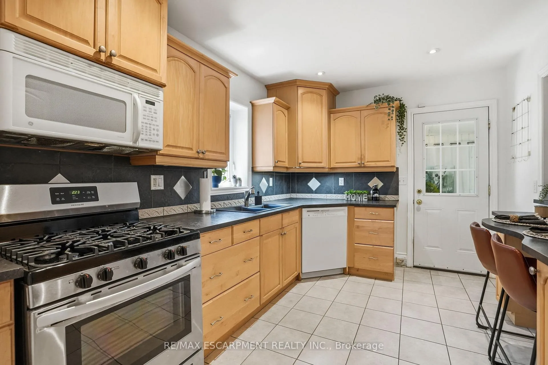 Photo 15 of 146 Park Row S, Hamilton, Delta — HOMEH