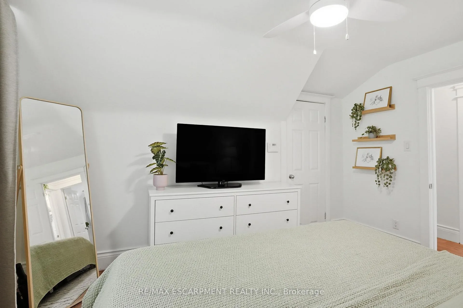 Photo 22 of 146 Park Row S, Hamilton, Delta — HOMEH
