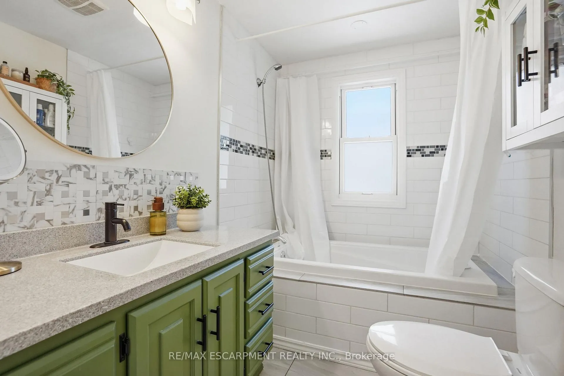 Photo 23 of 146 Park Row S, Hamilton, Delta — HOMEH