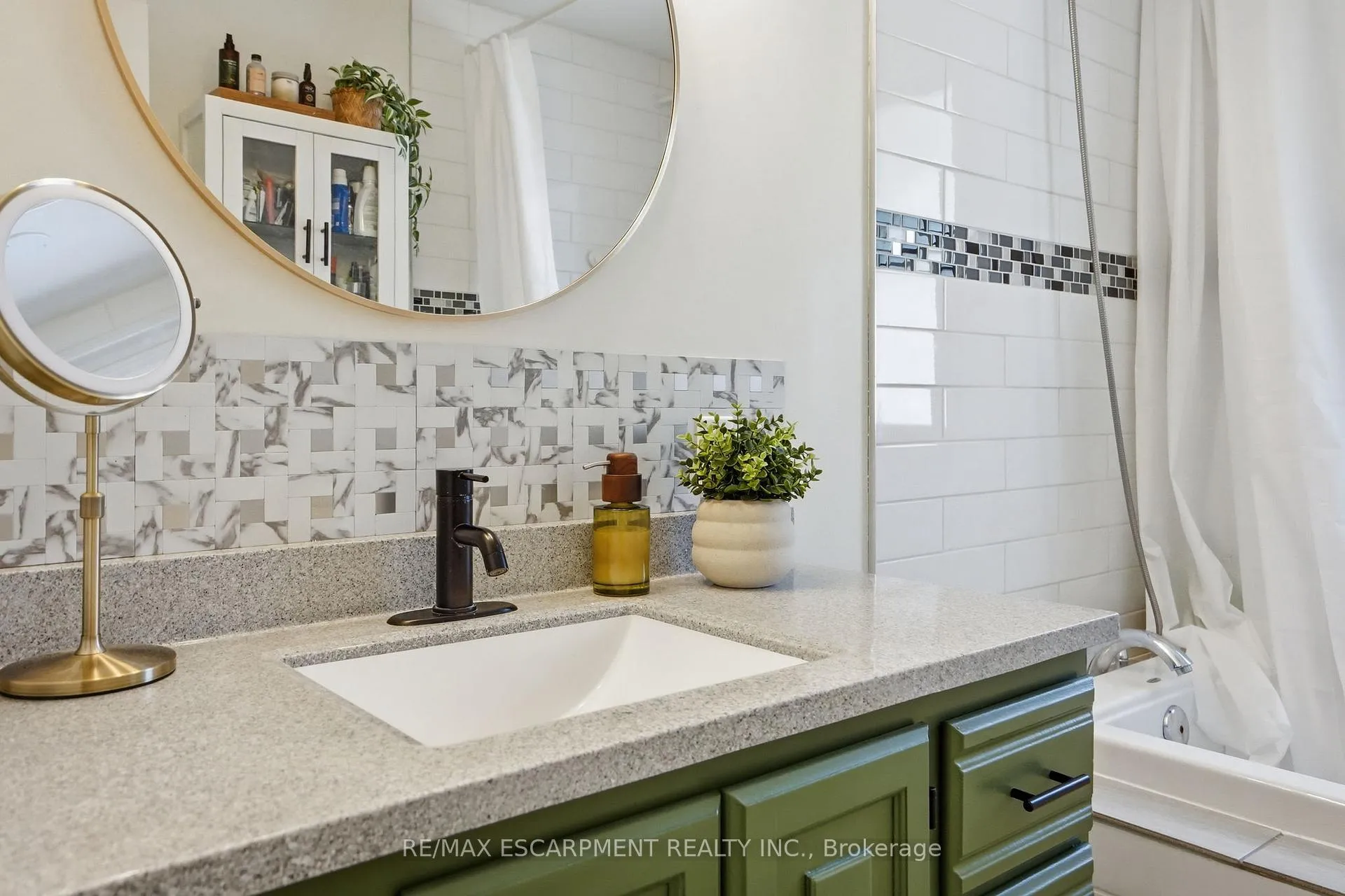 Photo 24 of 146 Park Row S, Hamilton, Delta — HOMEH