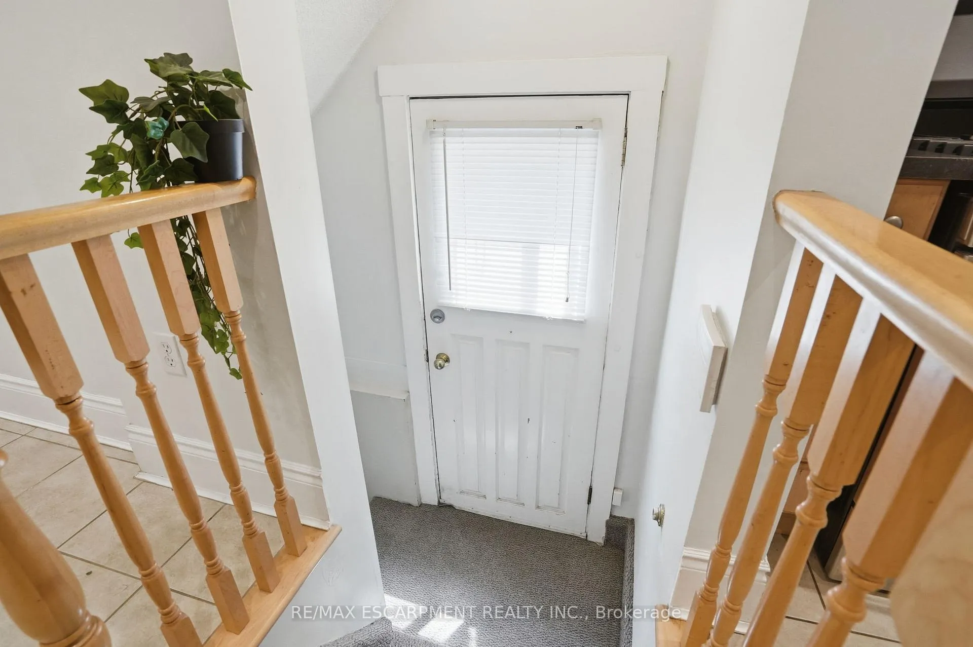 Photo 29 of 146 Park Row S, Hamilton, Delta — HOMEH