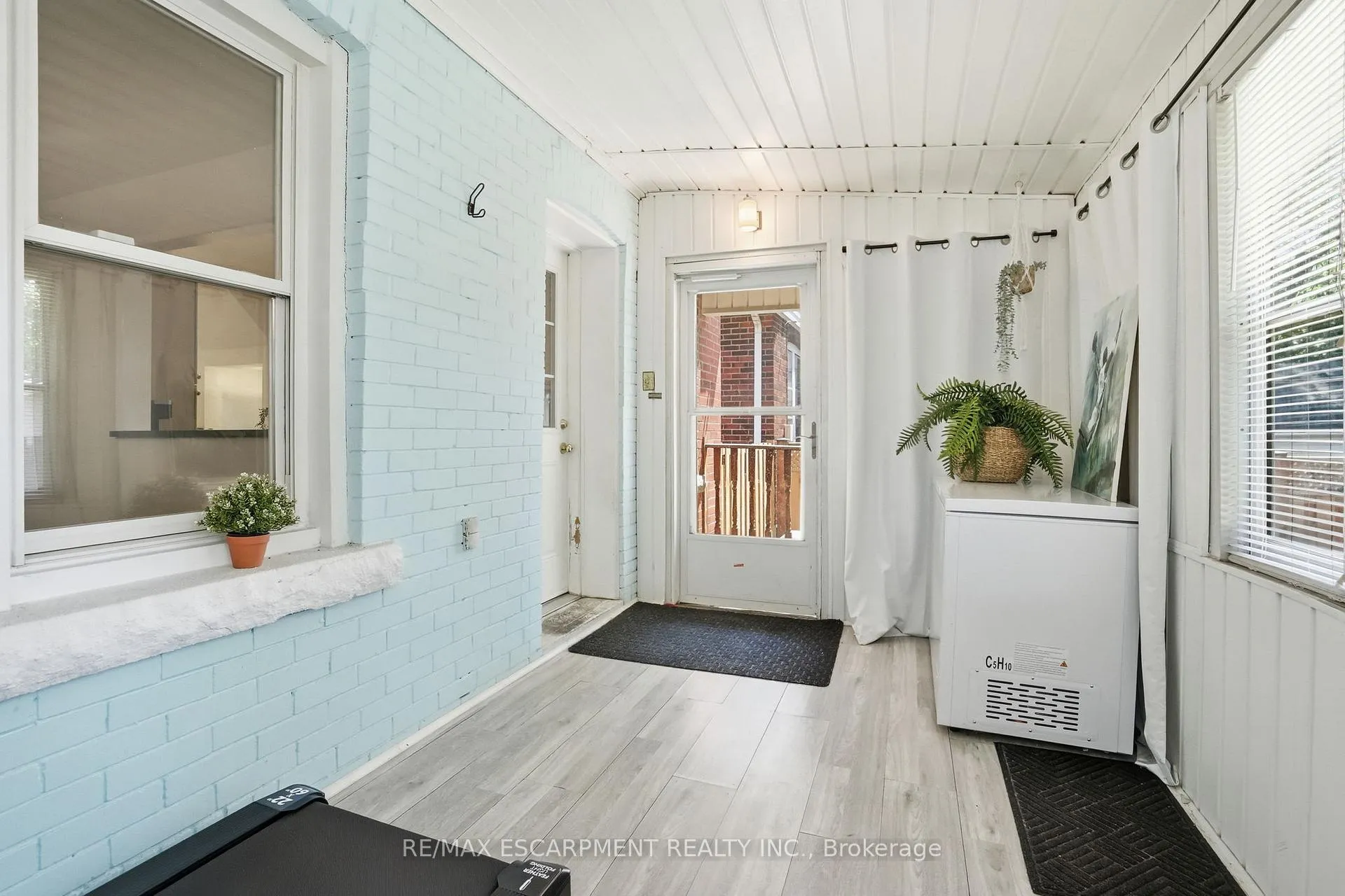 Photo 31 of 146 Park Row S, Hamilton, Delta — HOMEH
