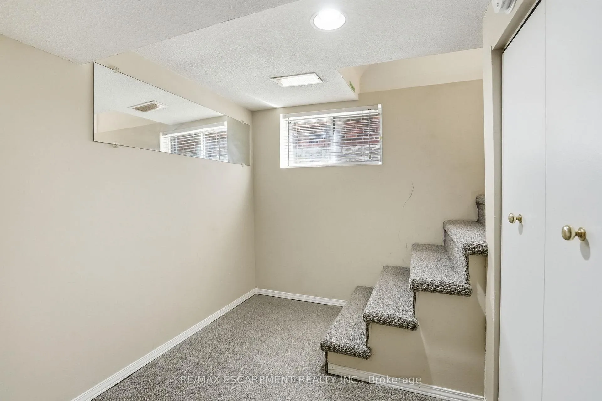 Photo 32 of 146 Park Row S, Hamilton, Delta — HOMEH