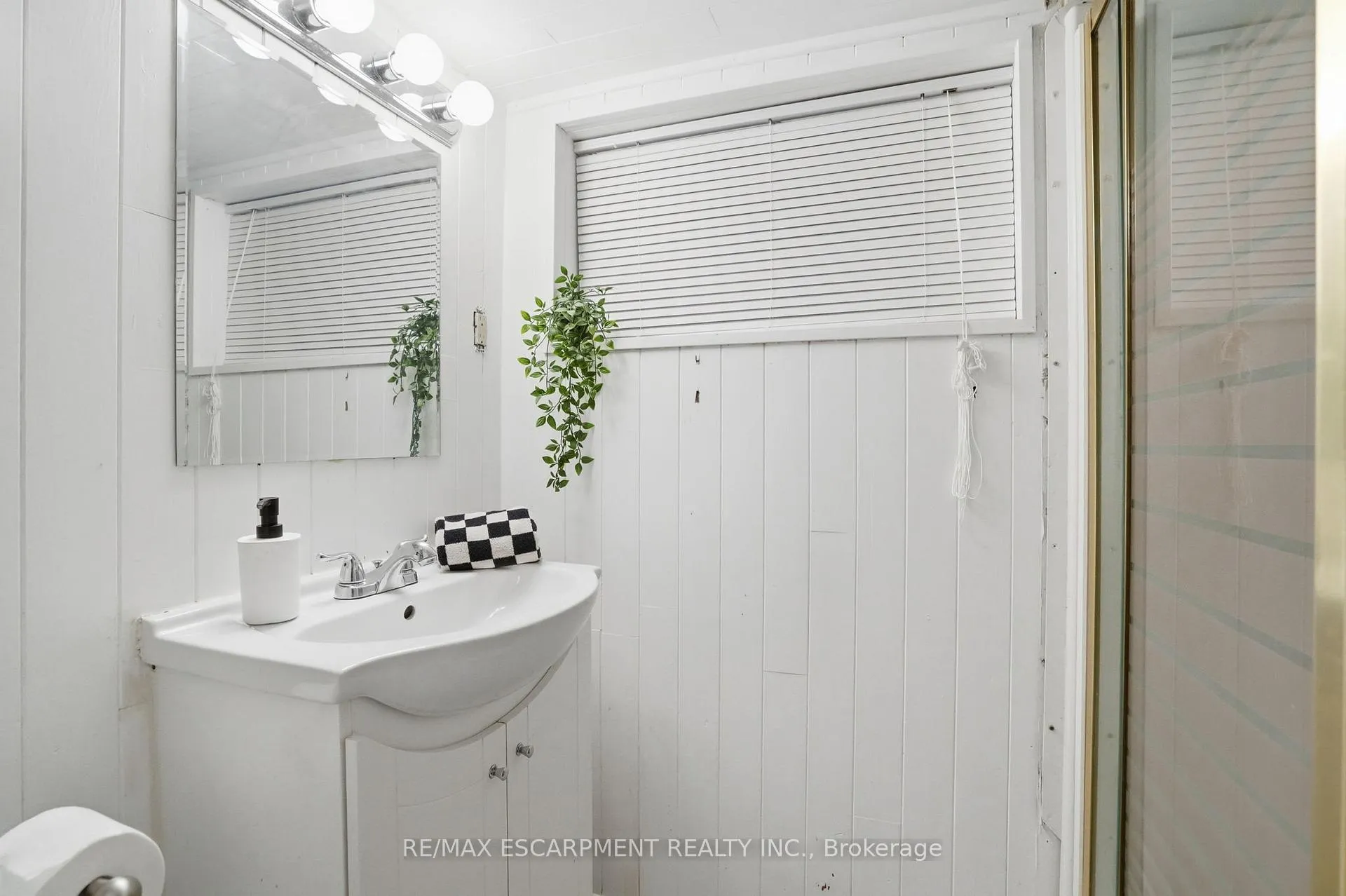 Photo 38 of 146 Park Row S, Hamilton, Delta — HOMEH