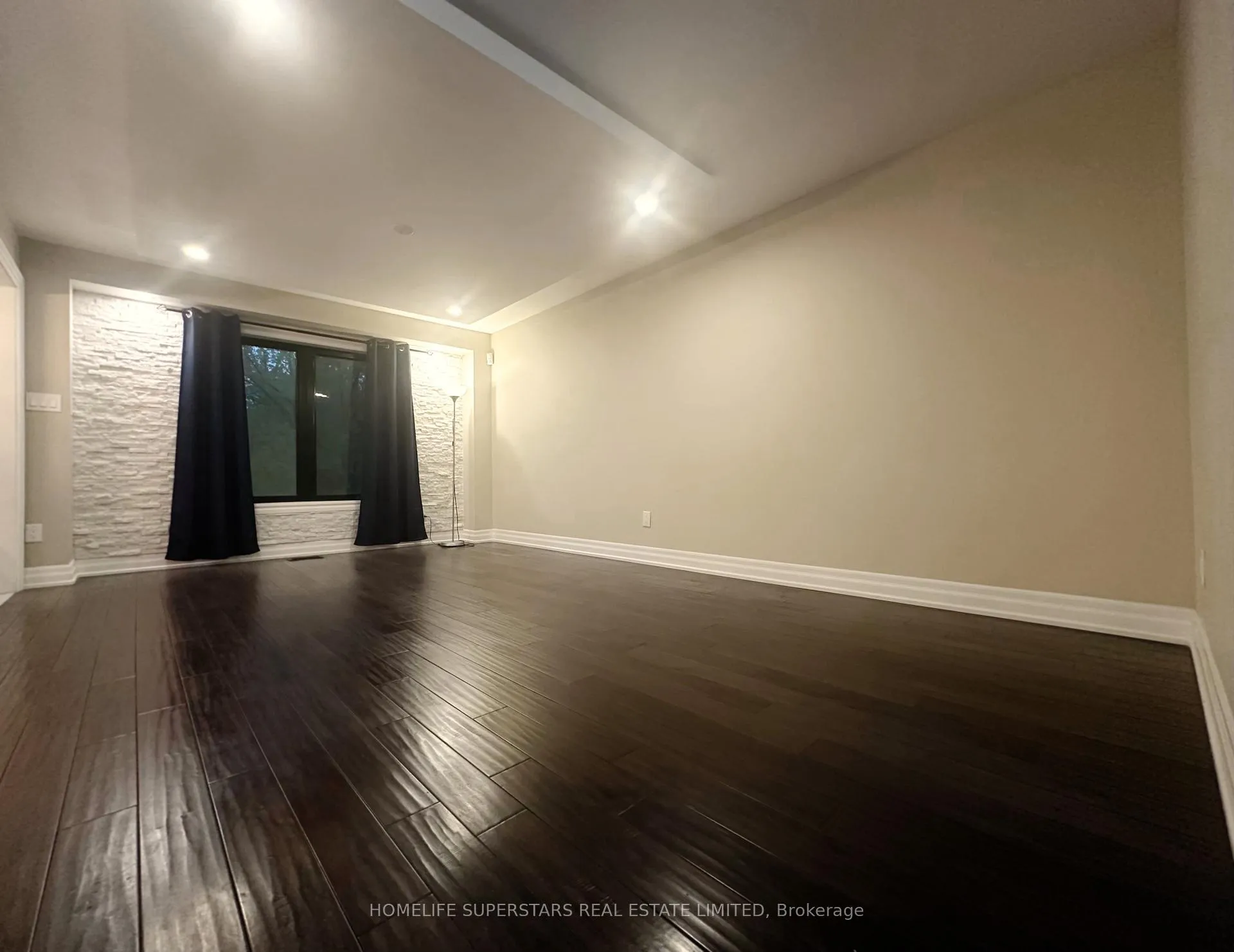 Photo 6 of 88 River Rock Crescent W, Brampton, Fletcher's Meadow — HOMEH