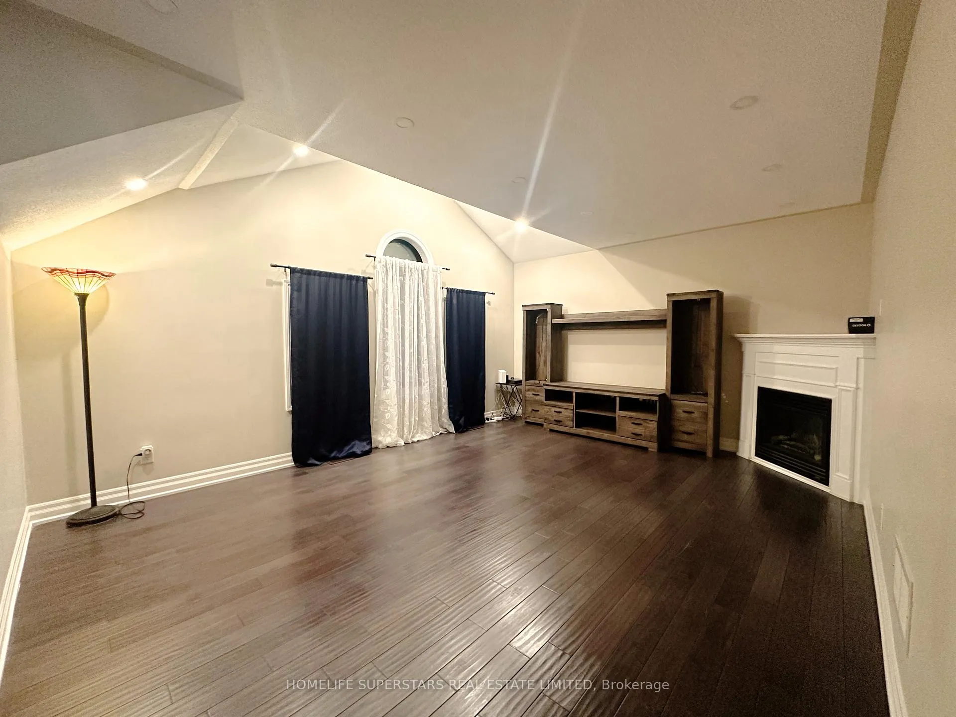 Photo 10 of 88 River Rock Crescent W, Brampton, Fletcher's Meadow — HOMEH