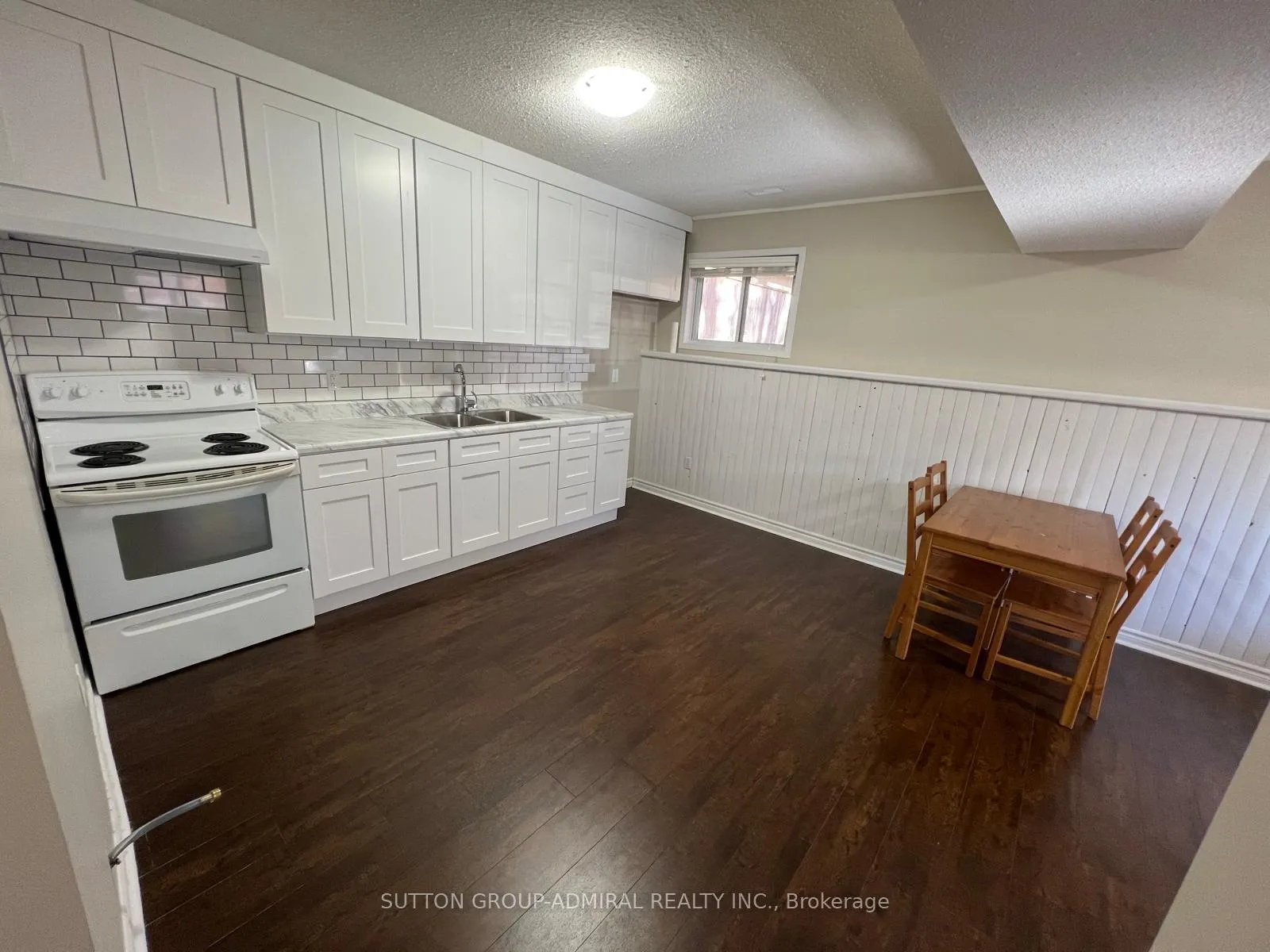 Photo 3 of 104 Helena Street, Wasaga Beach — HOMEH