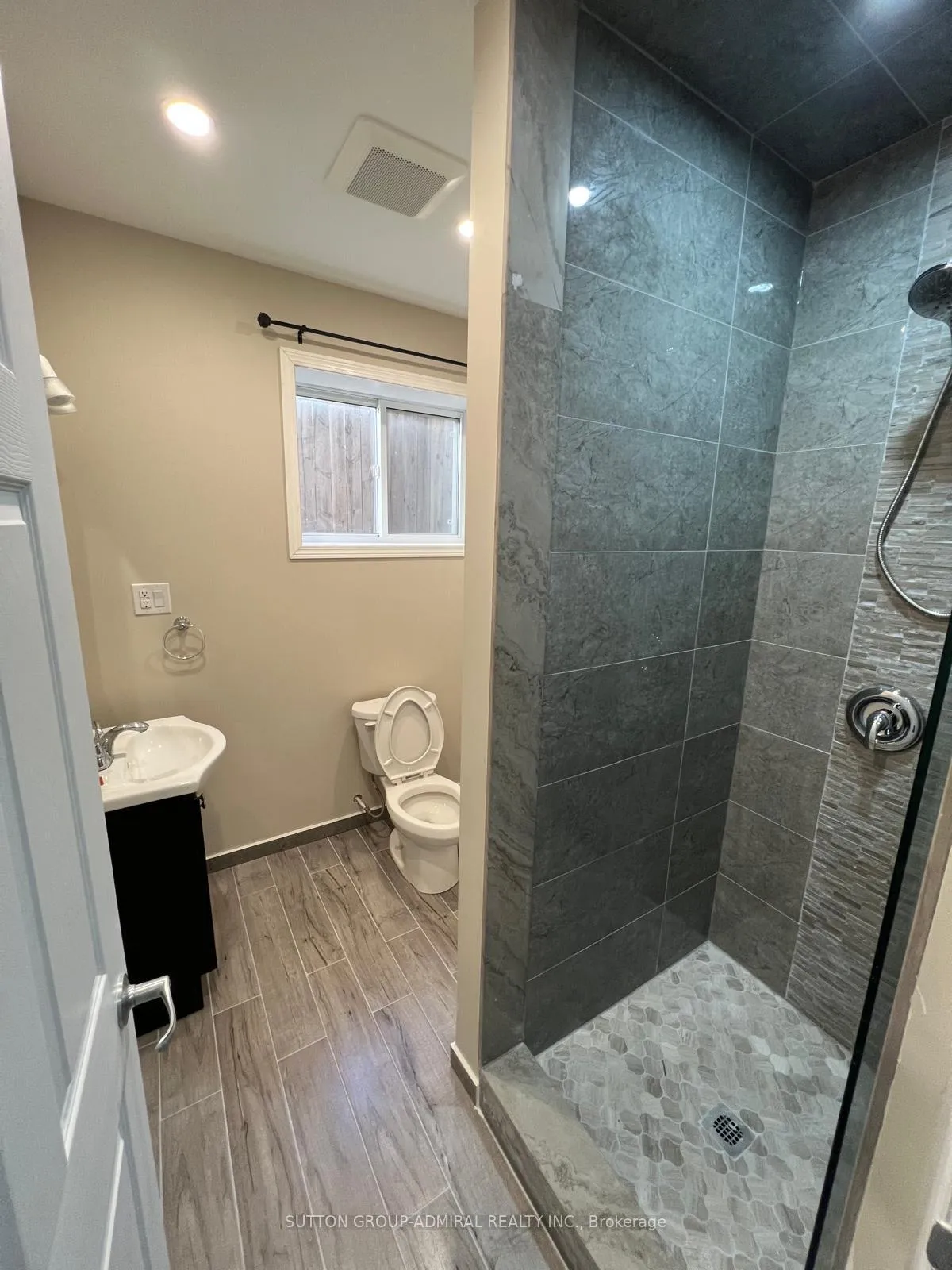 Photo 6 of 104 Helena Street, Wasaga Beach — HOMEH