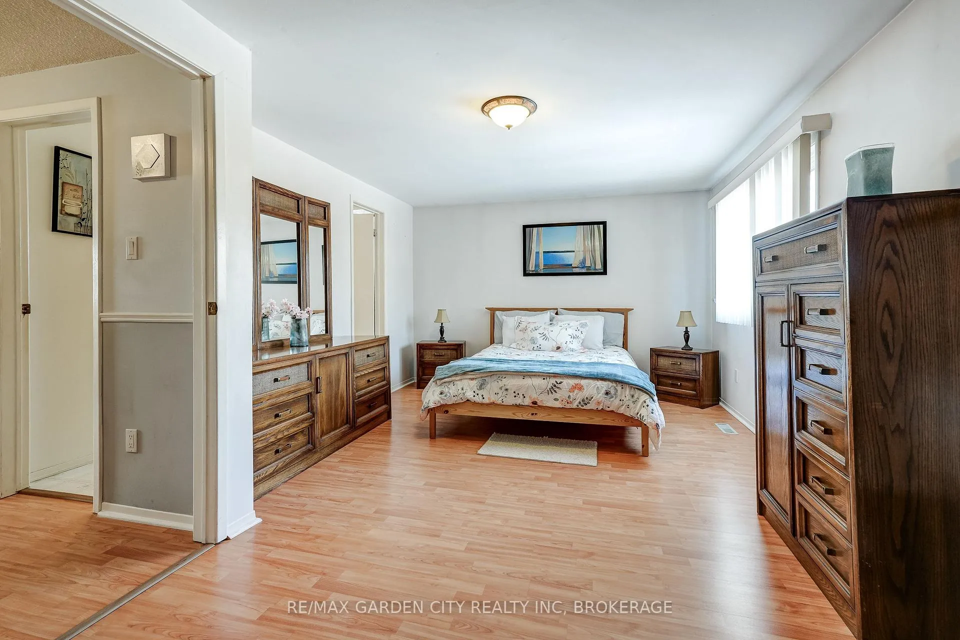 Photo 9 of 3169 Bartholomew Crescent, Mississauga, Meadowvale — HOMEH