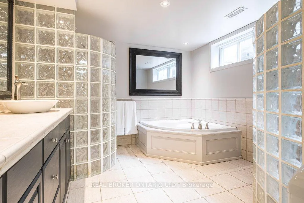 Photo 29 of 64 Miller Drive, Hamilton, Ancaster — HOMEH