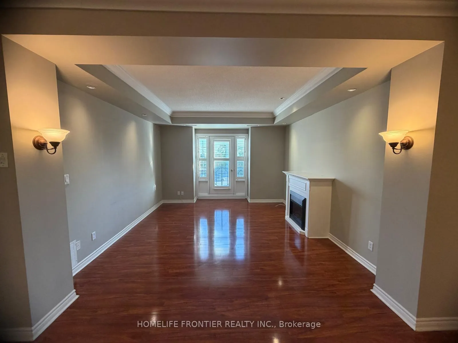 Photo 4 of Unit 402, 3351 Cawthra Road, Mississauga, Applewood — HOMEH