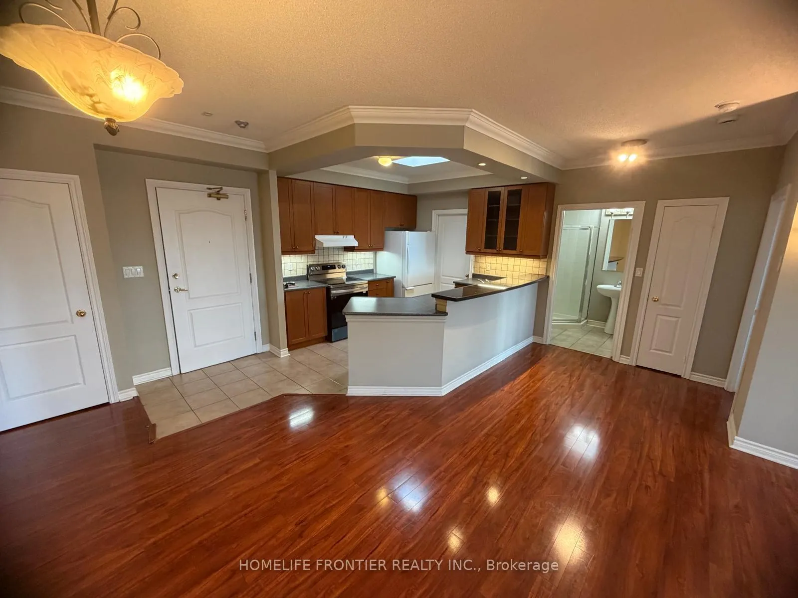 Photo 5 of Unit 402, 3351 Cawthra Road, Mississauga, Applewood — HOMEH