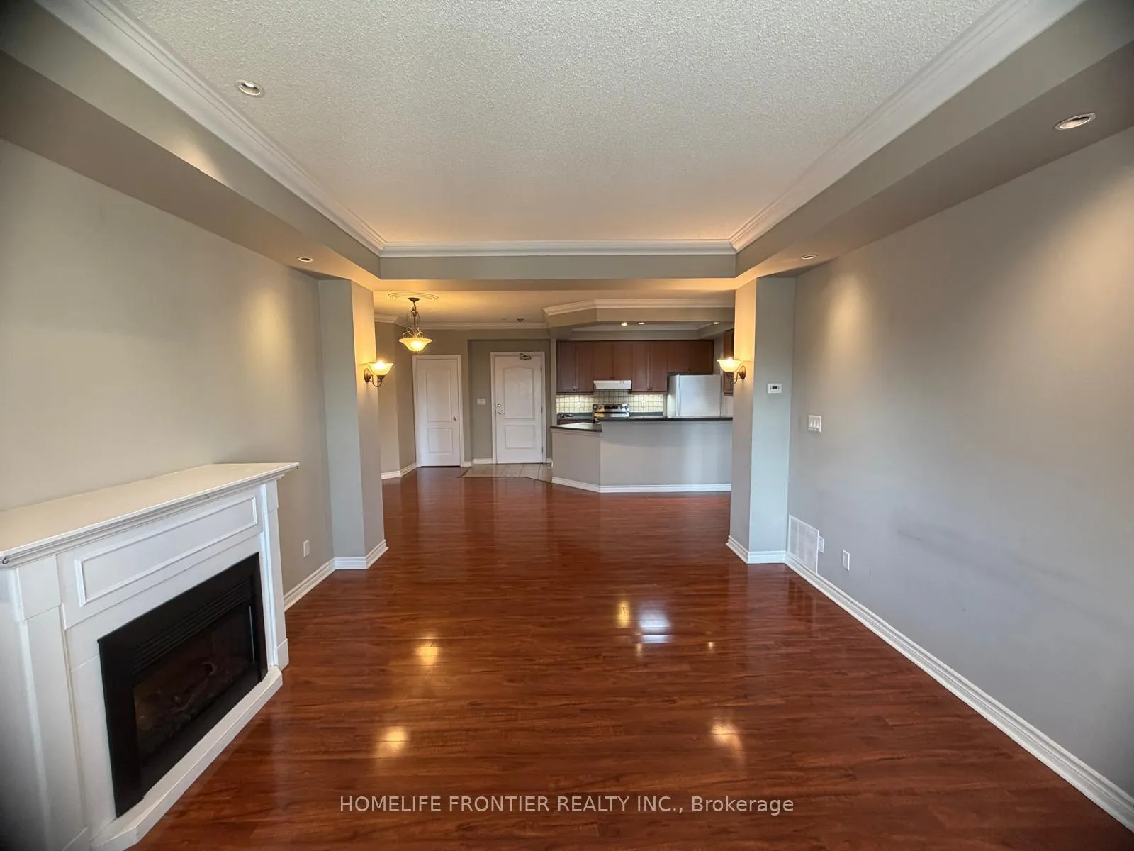 Photo 6 of Unit 402, 3351 Cawthra Road, Mississauga, Applewood — HOMEH