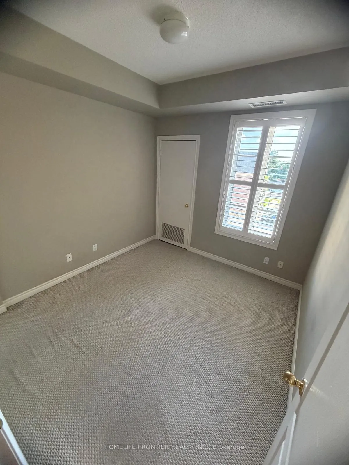 Photo 7 of Unit 402, 3351 Cawthra Road, Mississauga, Applewood — HOMEH