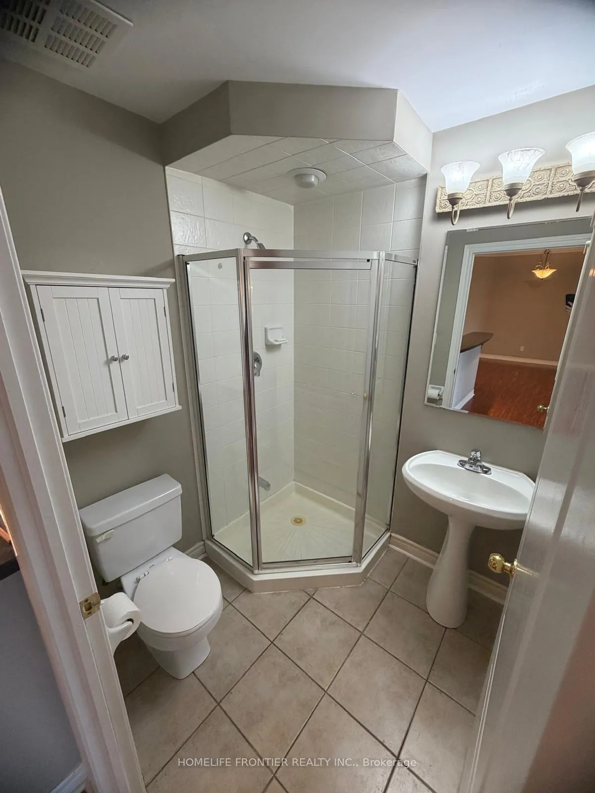 Photo 8 of Unit 402, 3351 Cawthra Road, Mississauga, Applewood — HOMEH