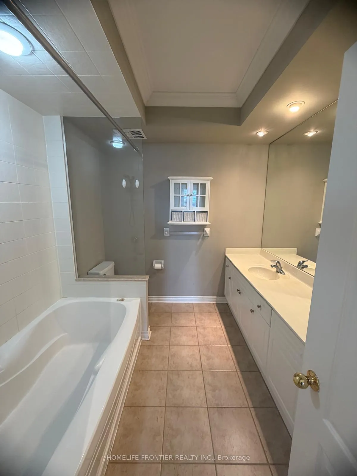 Photo 10 of Unit 402, 3351 Cawthra Road, Mississauga, Applewood — HOMEH