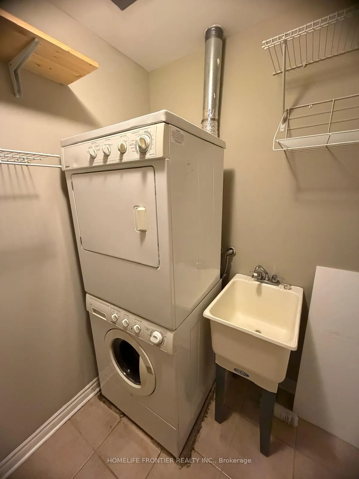 Photo 13 of Unit 402, 3351 Cawthra Road, Mississauga, Applewood — HOMEH