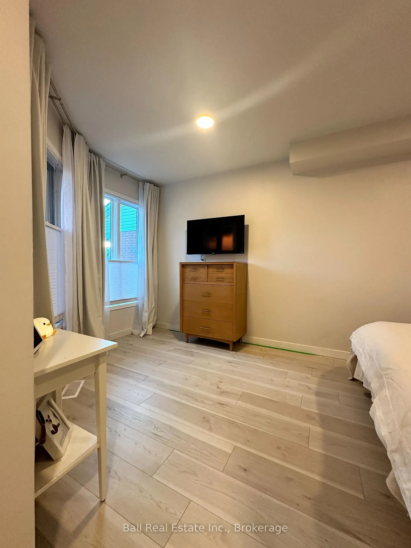 Photo 6 of 1398 Lillico Crescent, Peterborough, Monaghan Ward 2 — HOMEH