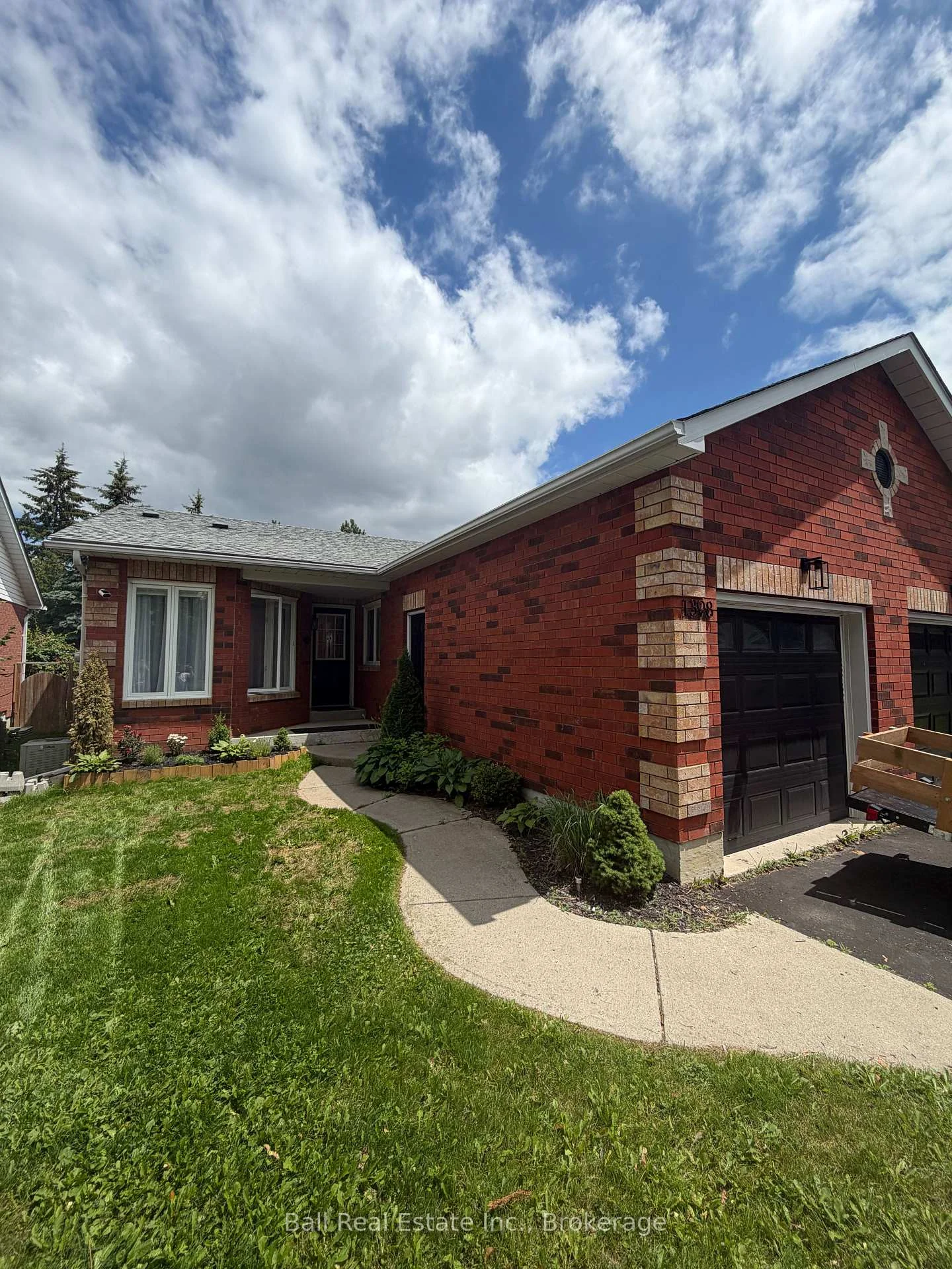 Photo 3 of 1398 Lillico Crescent, Peterborough, Monaghan Ward 2 — HOMEH