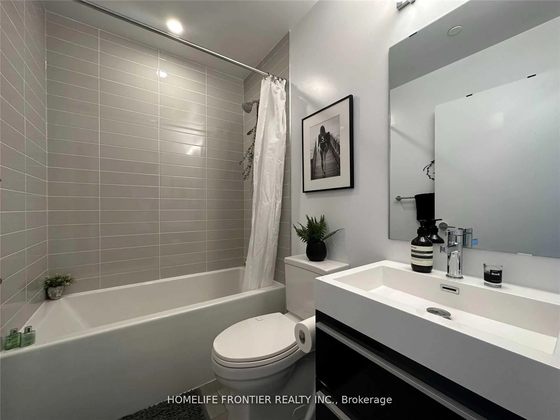 Photo 6 of Unit 2001, 181 Bedford Road, Toronto, The Annex — HOMEH