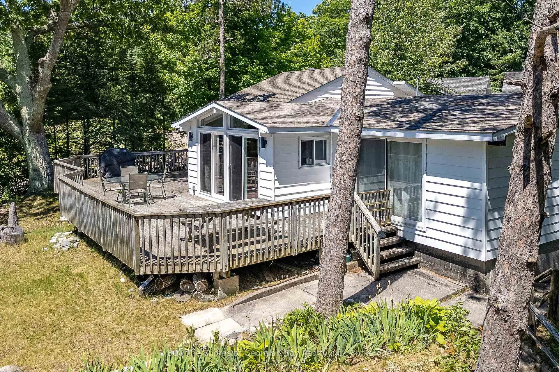 Photo 2 of 8 Nassau Court, Tiny, Rural Tiny — HOMEH