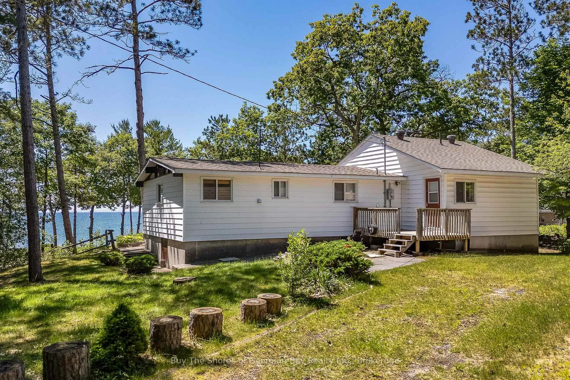 Photo 3 of 8 Nassau Court, Tiny, Rural Tiny — HOMEH