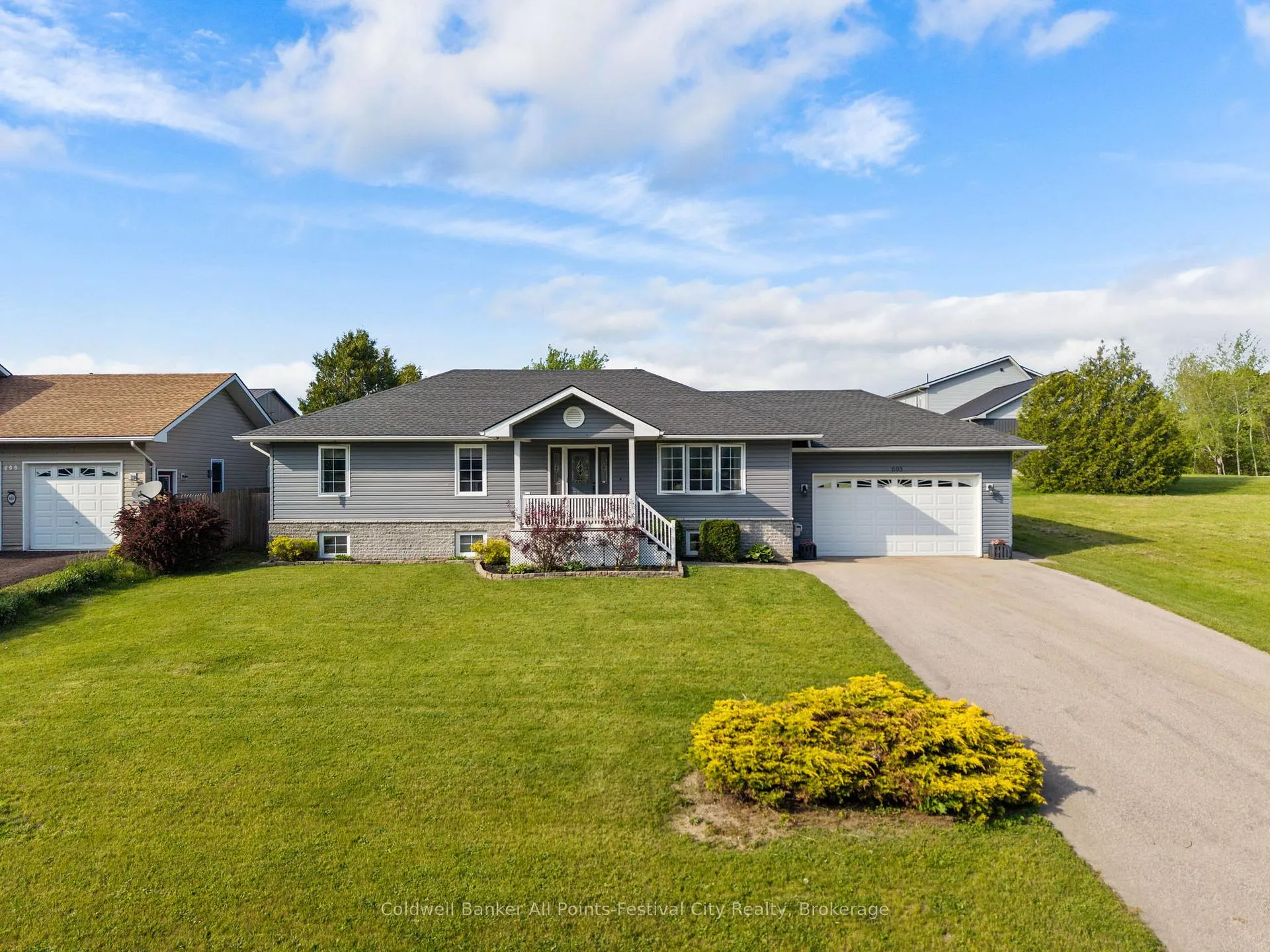 Photo 1 of 695 Hamilton Street, Huron-Kinloss, Lucknow — HOMEH