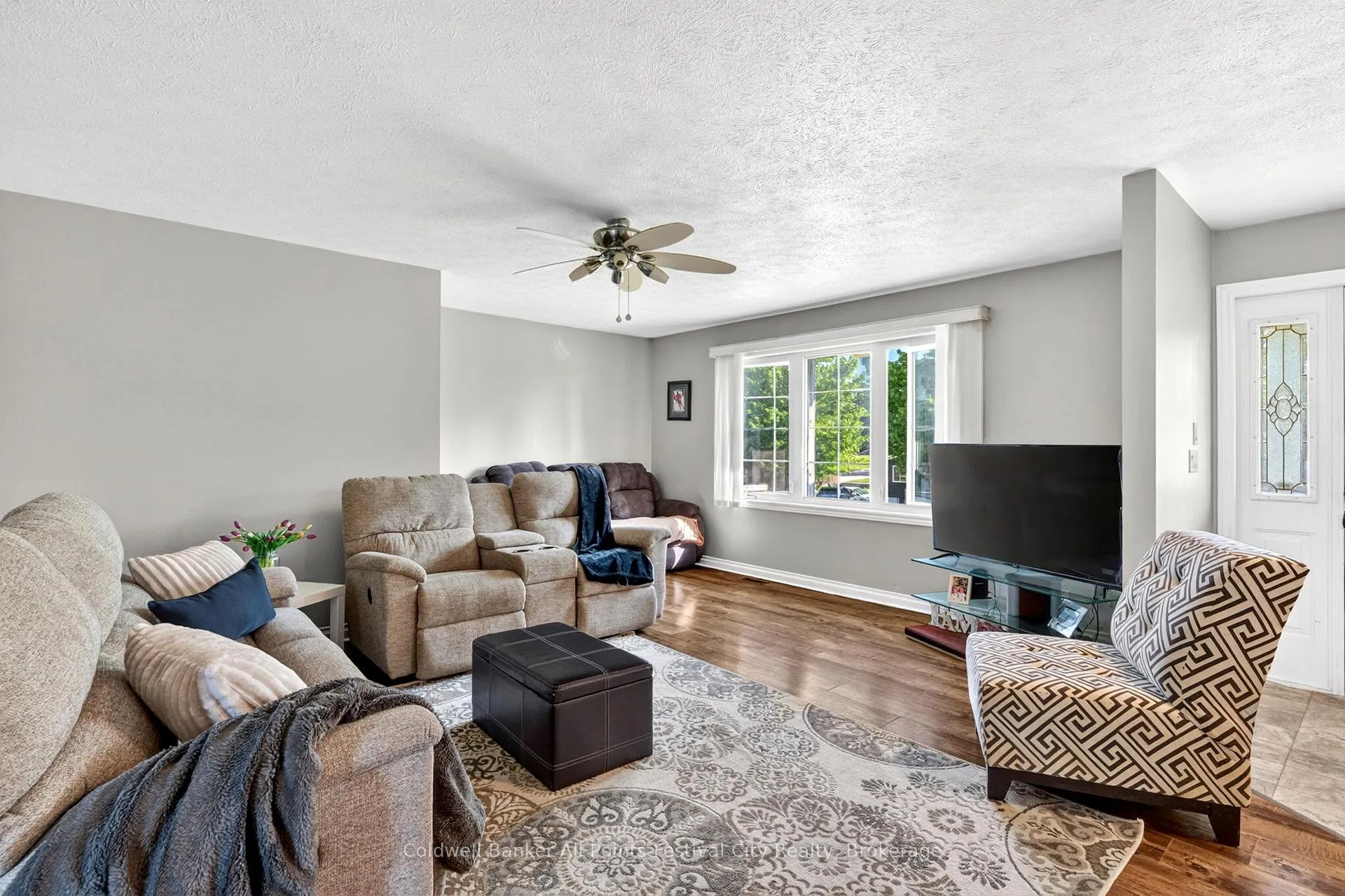 Photo 6 of 695 Hamilton Street, Huron-Kinloss, Lucknow — HOMEH