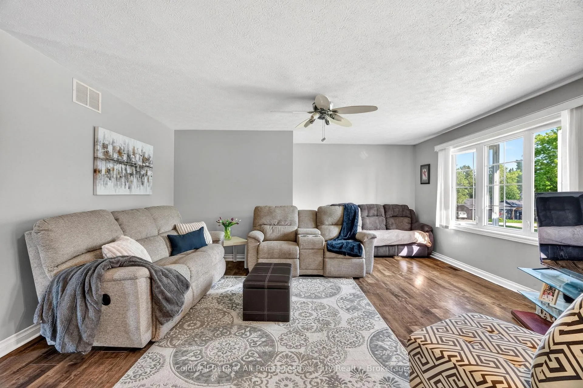 Photo 7 of 695 Hamilton Street, Huron-Kinloss, Lucknow — HOMEH