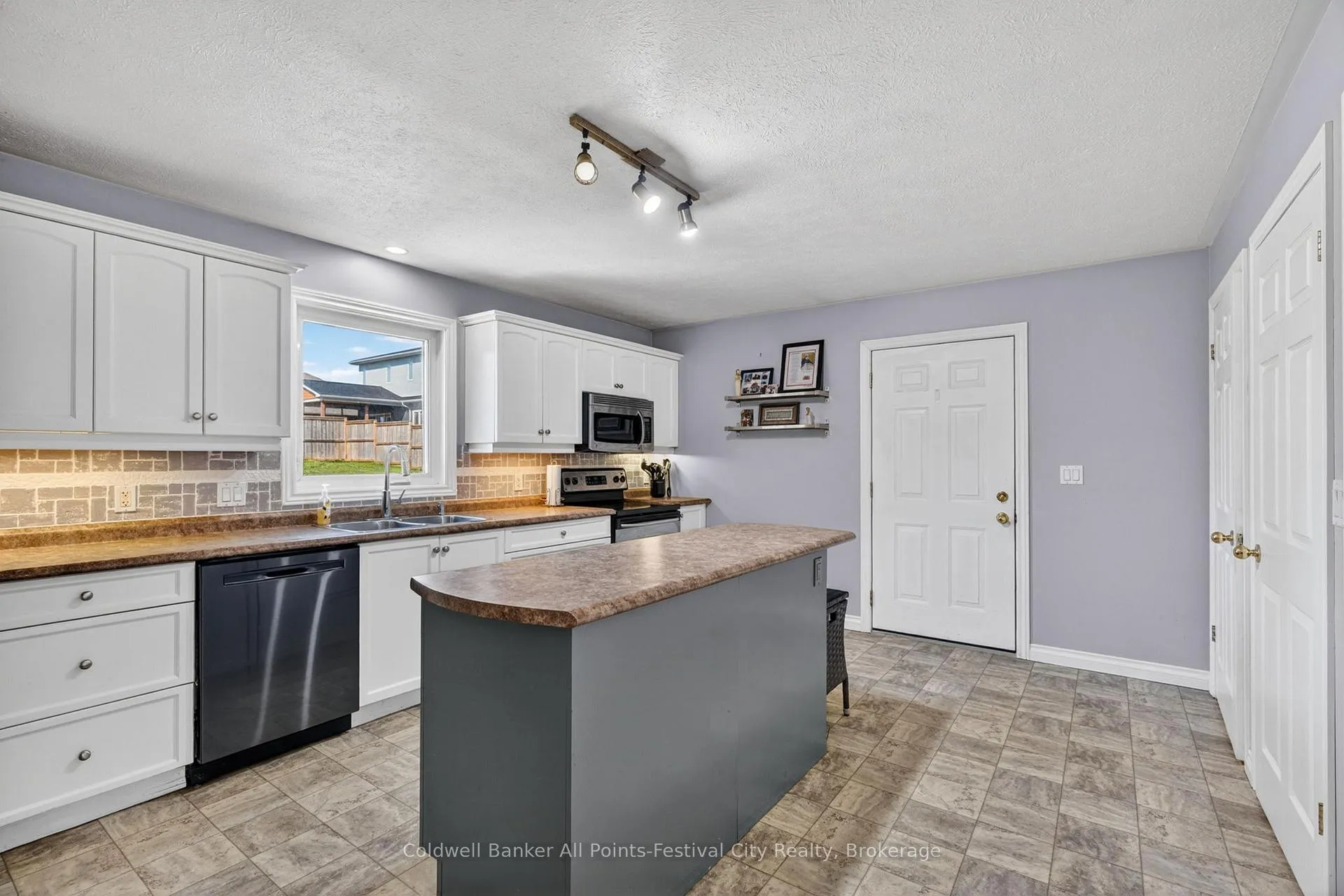 Photo 12 of 695 Hamilton Street, Huron-Kinloss, Lucknow — HOMEH