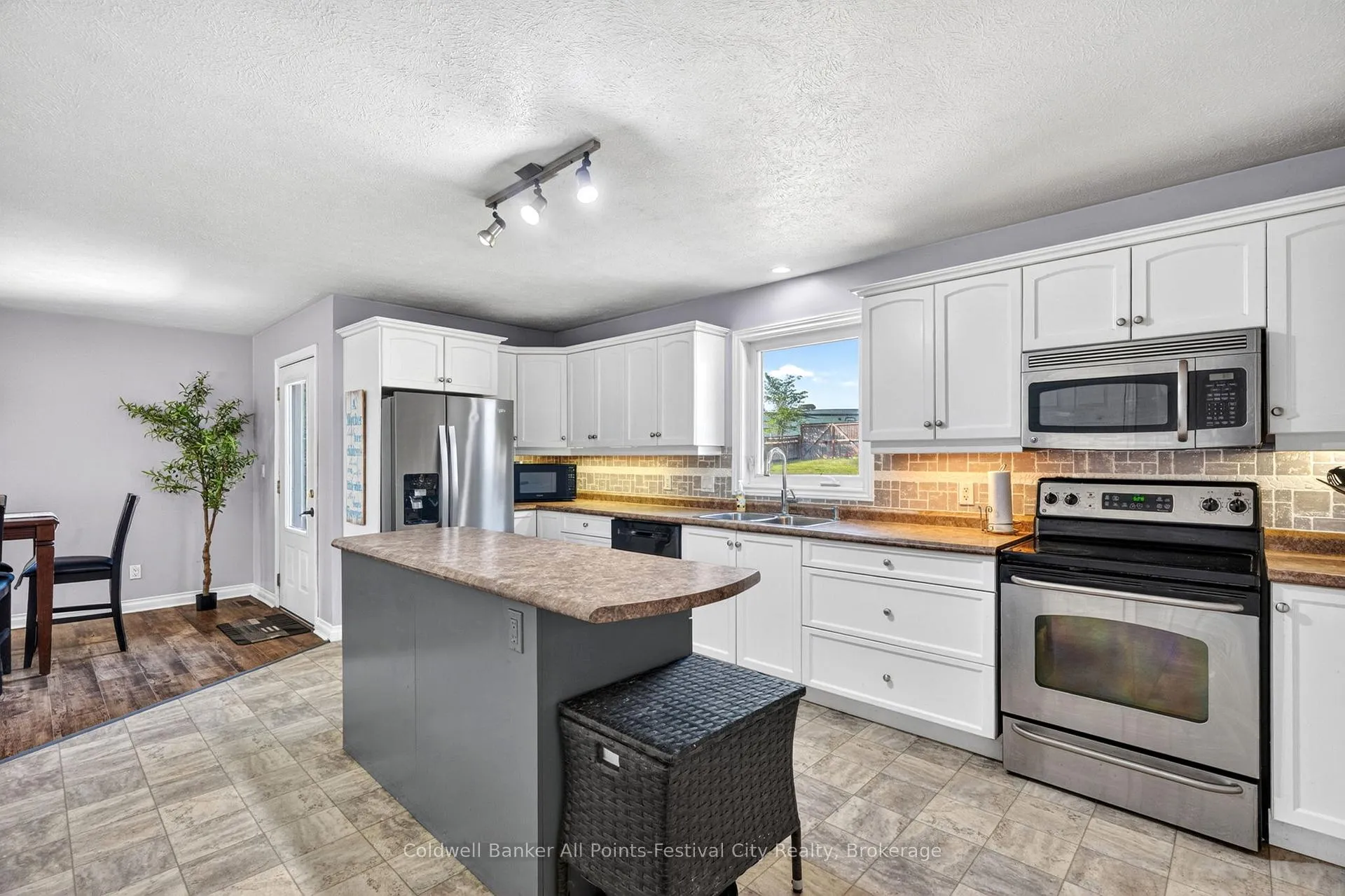 Photo 13 of 695 Hamilton Street, Huron-Kinloss, Lucknow — HOMEH
