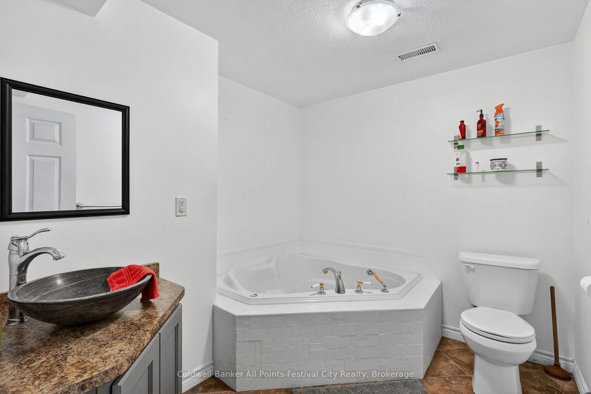 Photo 35 of 695 Hamilton Street, Huron-Kinloss, Lucknow — HOMEH
