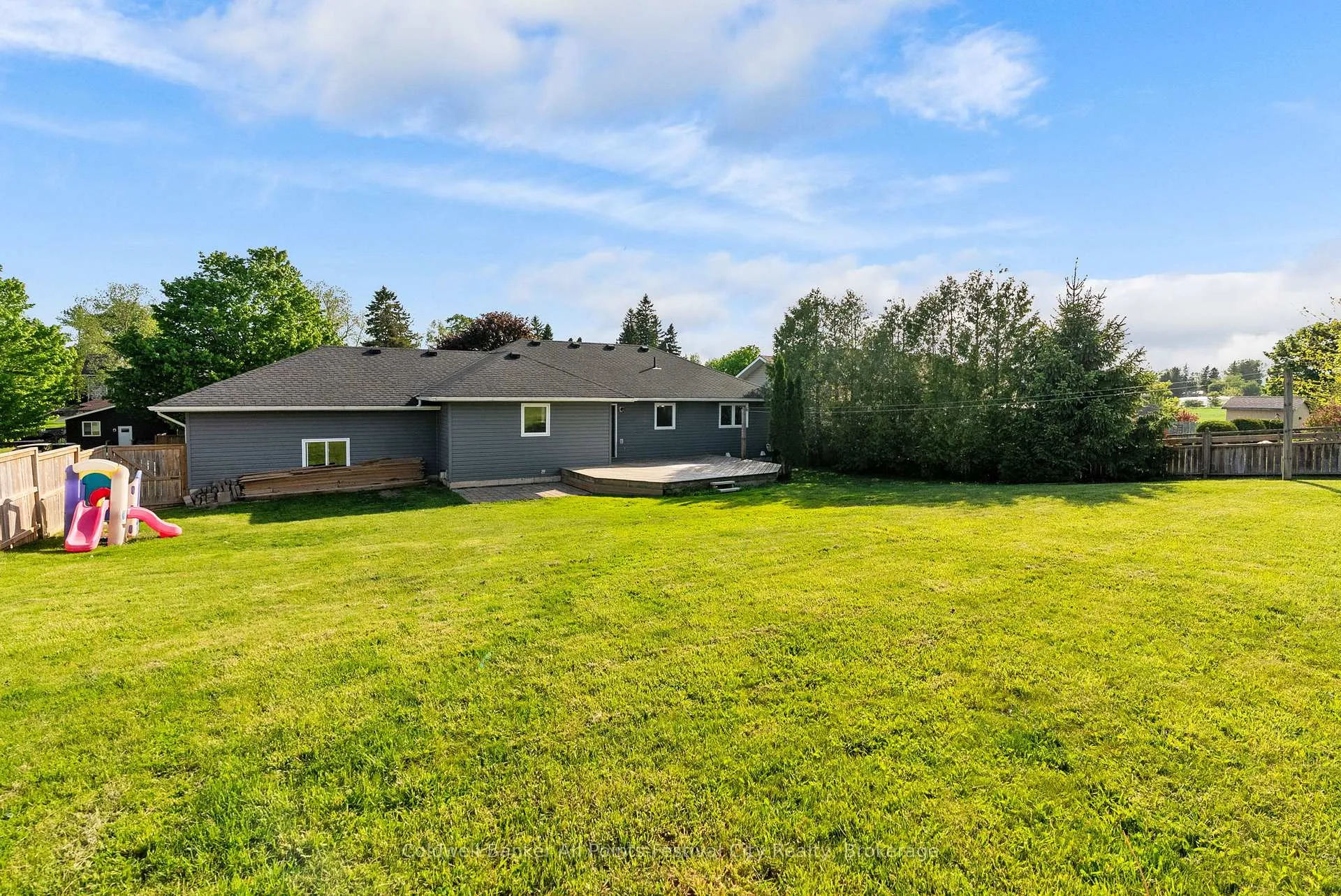 Photo 41 of 695 Hamilton Street, Huron-Kinloss, Lucknow — HOMEH