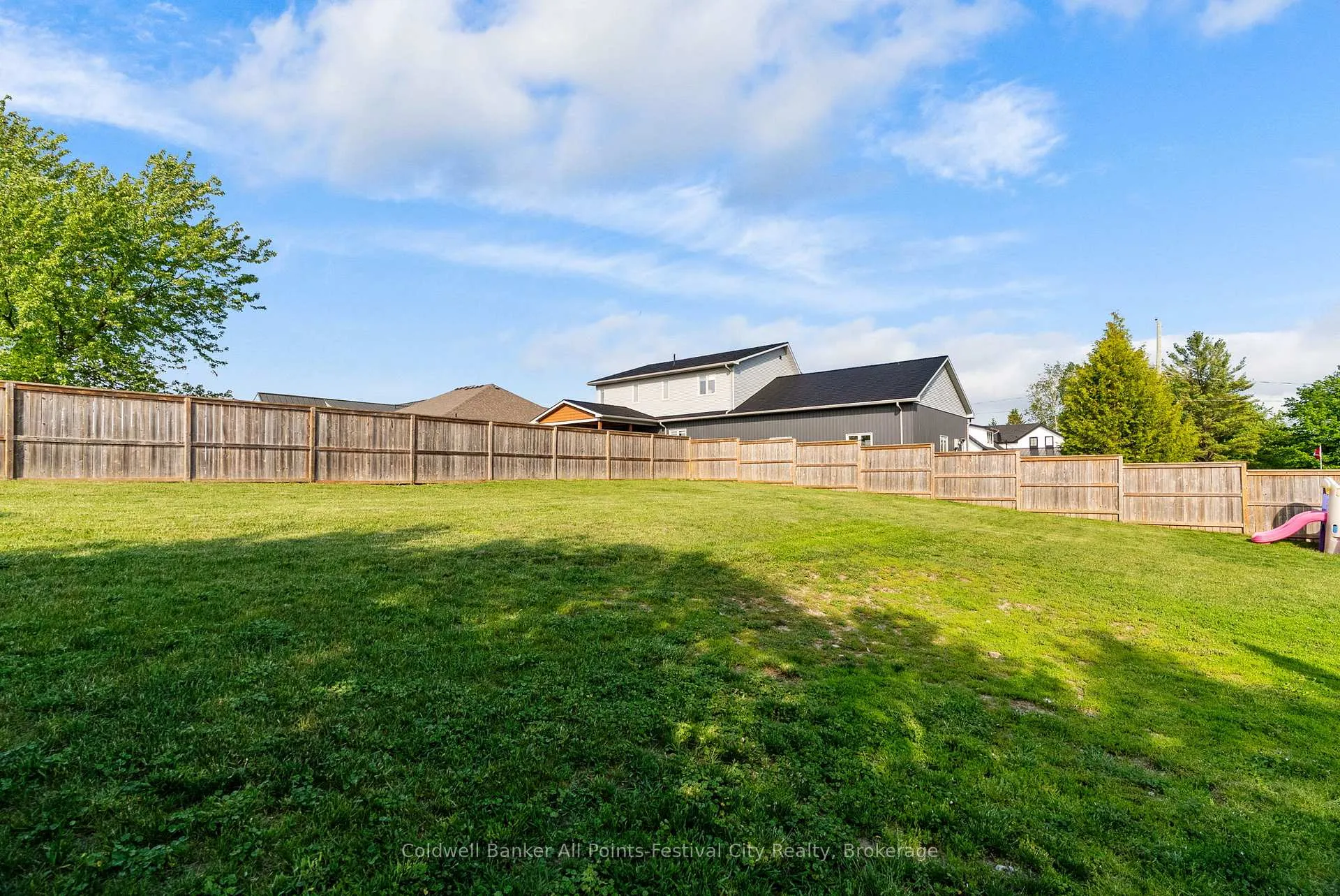 Photo 43 of 695 Hamilton Street, Huron-Kinloss, Lucknow — HOMEH