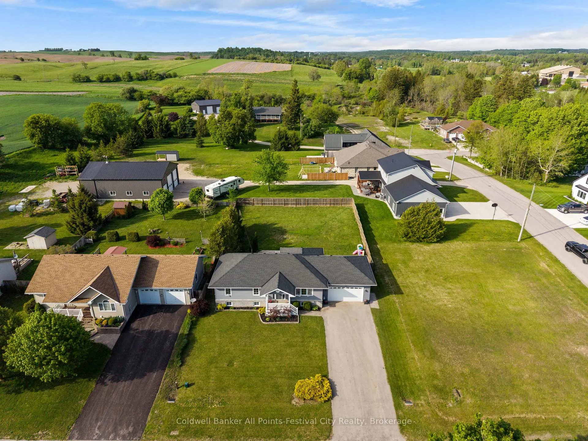 Photo 45 of 695 Hamilton Street, Huron-Kinloss, Lucknow — HOMEH