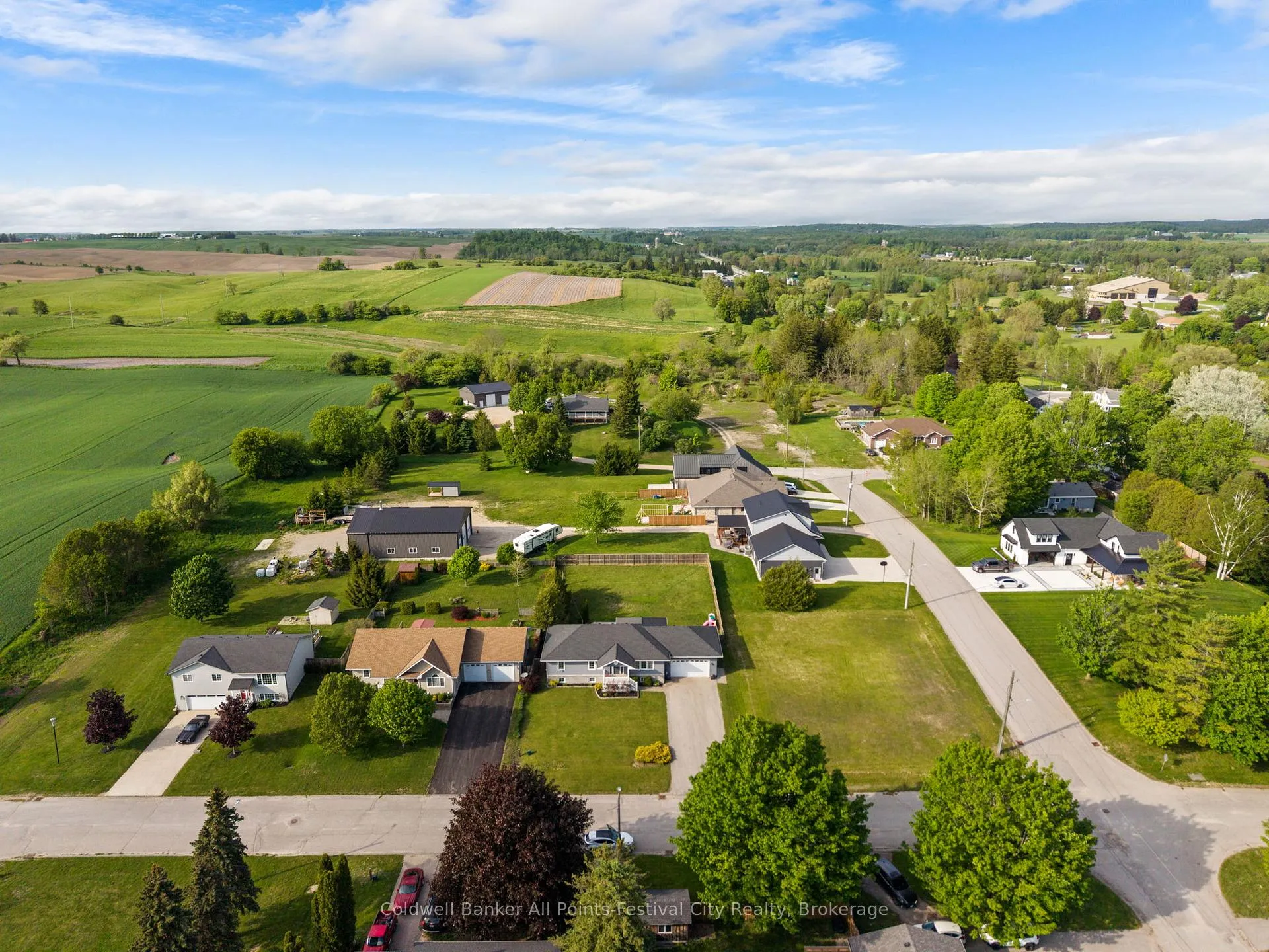 Photo 47 of 695 Hamilton Street, Huron-Kinloss, Lucknow — HOMEH