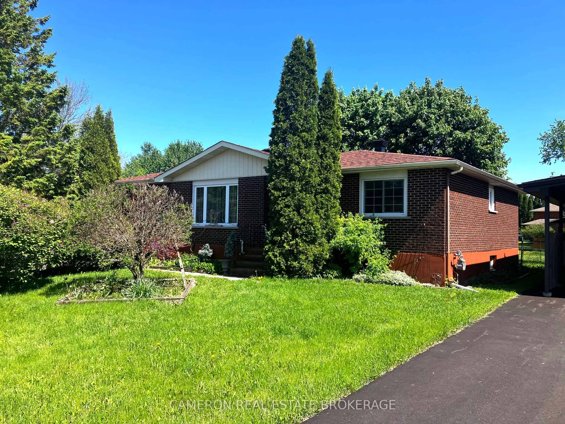 Photo 1 of 872 Briarhill Avenue, Cornwall — HOMEH